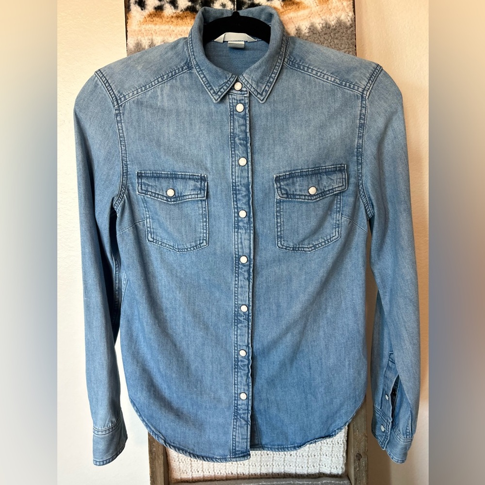 H&M denim pearl snap shirt xs